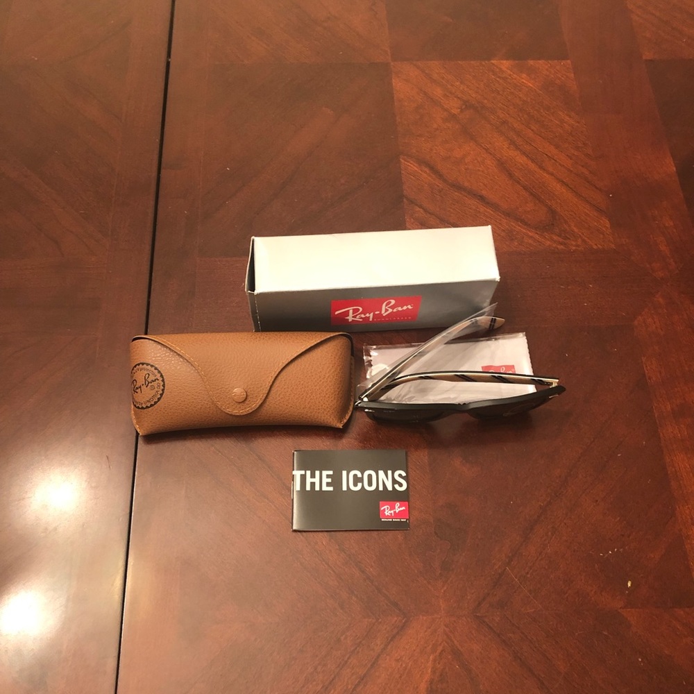 ❌ SOLD ❌ Ray-Ban 50mm Wayfarer Sunglasses - Picture 6 of 7